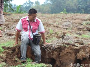 Video Tanah Bergerak Bikin Warga Desa Bunijaya Cemas