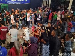 Serunya Menari Ronggeng Amen di Tepi Pantai Pangandaran