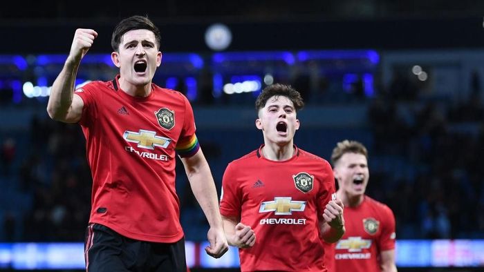 MANCHESTER, ENGLAND - DECEMBER 07: Harry Maguire and Daniel James of Manchester United celebrate following their sides victory during the Premier League match between Manchester City and Manchester United at Etihad Stadium on December 07, 2019 in Manchester, United Kingdom. (Photo by Laurence Griffiths/Getty Images)