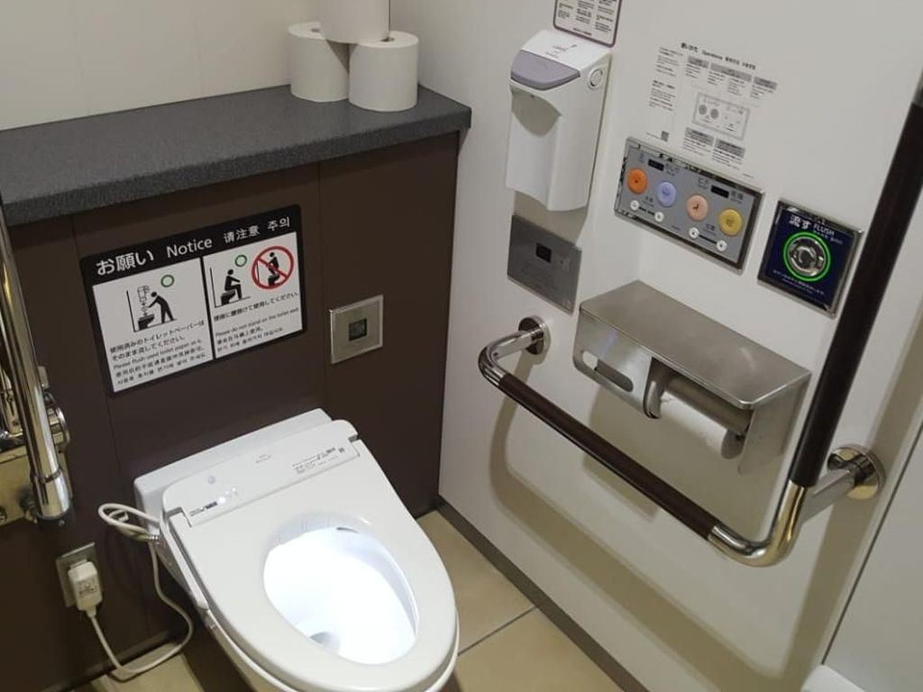 Jepang yang Pemalu, Toilet Saja Dibuat Bisa Bernyanyi Jepang yang Pemalu, Toilet Saja Dibuat Bisa Bernyanyi