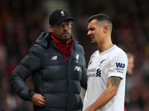 Duh, Dejan Lovren Kena Damprat Jamie Carragher