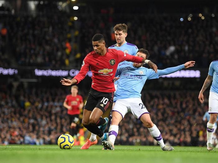 Manchester United sering menang atas tim papan atas, tapi kerap kalah ketika berduel dengan klub papan bawah (Michael Regan/Getty Images)