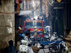 43 Orang Tewas dalam Kebakaran Pabrik di New Delhi