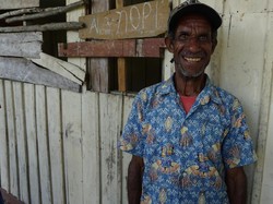 Nestapa Guru Pedalaman Papua yang Mengajar 6 Kelas Sendirian