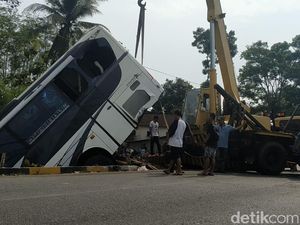 Bus yang Terjun ke Sungai dan Tewaskan 5 Orang di Blitar Laik jalan Bus yang Terjun ke Sungai dan Tewaskan 5 Orang di Blitar Laik jalan