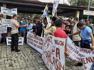 Sidang Pengeroyokan Tukul hingga Tewas, PN Wonosobo Digeruduk Massa Sidang Pengeroyokan Tukul hingga Tewas, PN Wonosobo Digeruduk Massa