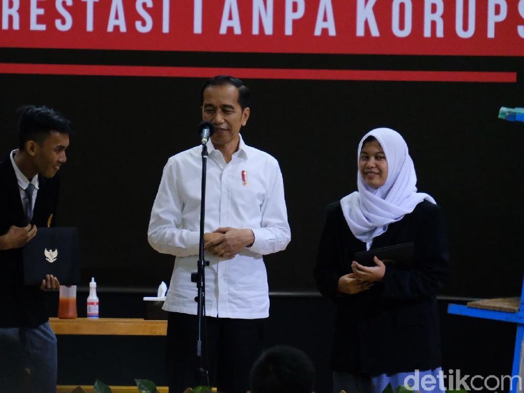Video Erick-Wishnutama-Nadiem Main Drama di Depan Jokowi Video Erick-Wishnutama-Nadiem Main Drama di Depan Jokowi