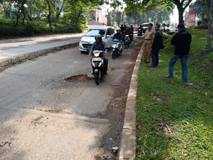 Ini Jalan Berlubang di GDC Depok yang Bikin Ustaz Beben Tewas Kecelakaan