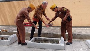 Dubes Belanda Tabur Bunga di Makam Korban Tragedi Rawagede