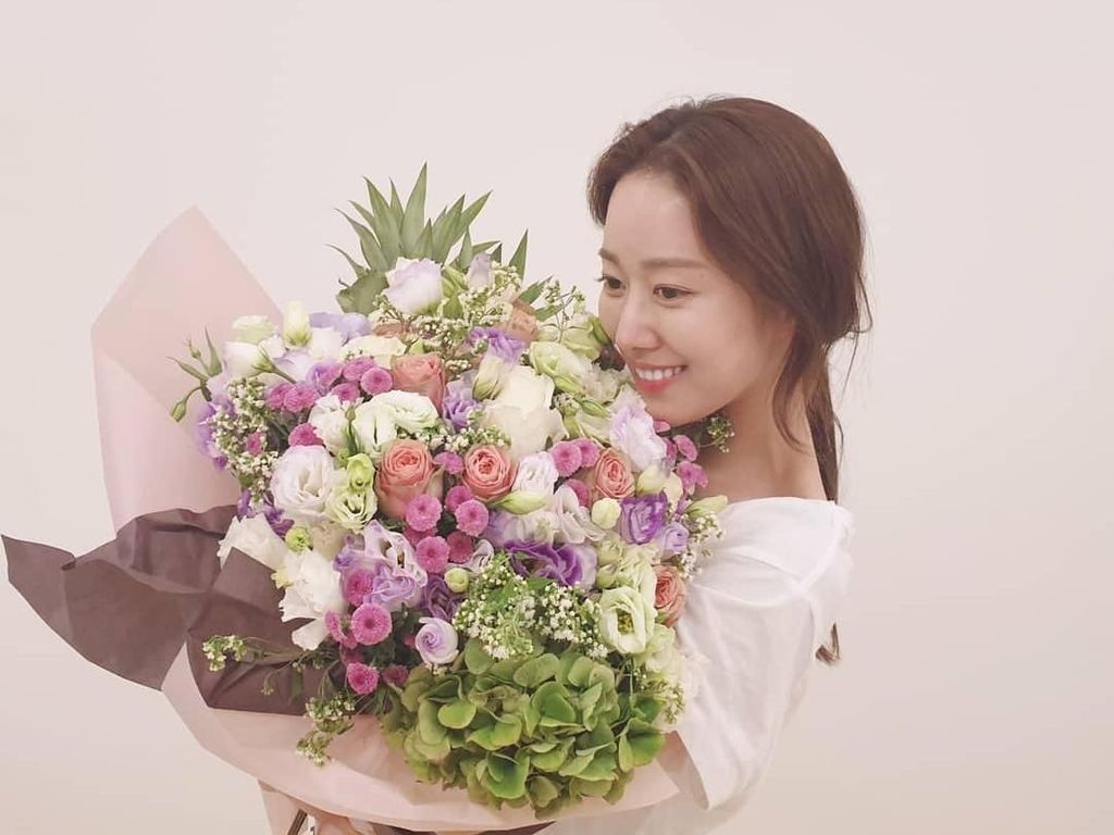 Cantiknya Penampilan Aktris Drama Korea yang Gelar Pernikahan di Bali Cantiknya Penampilan Aktris Drama Korea yang Gelar Pernikahan di Bali