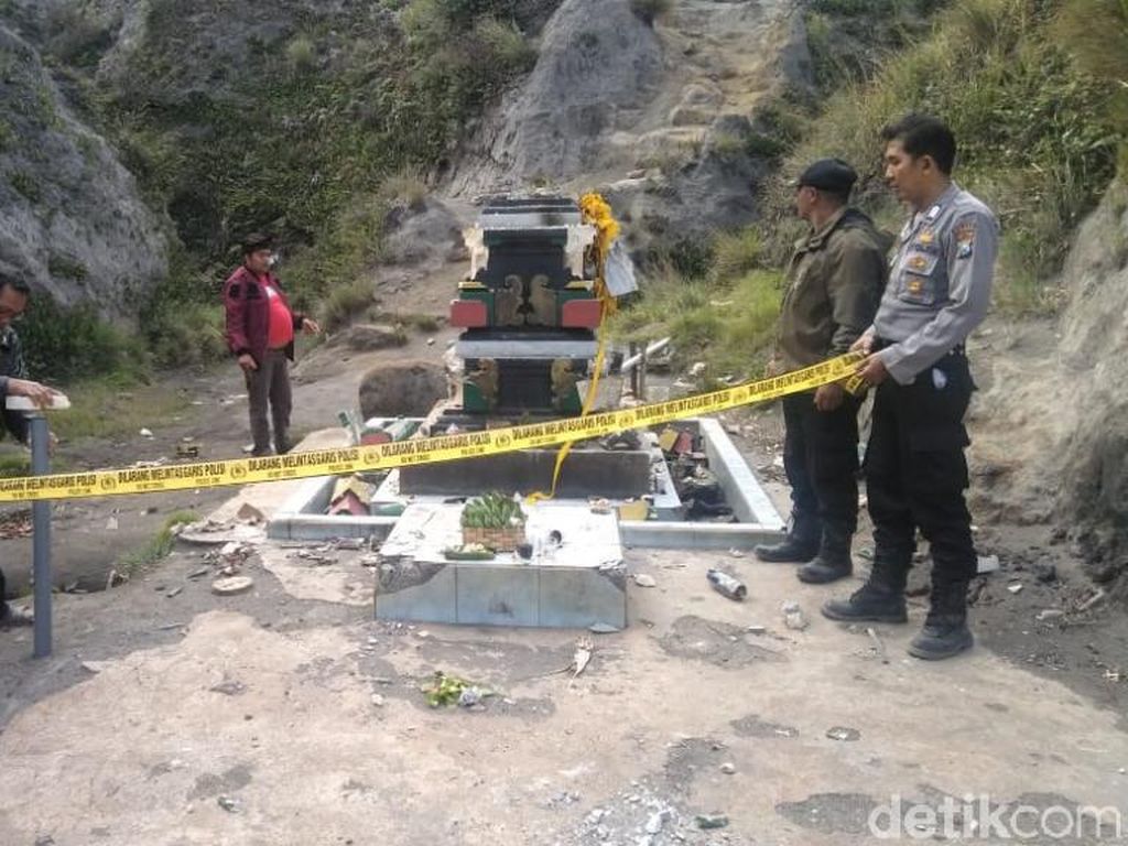 Polisi Kesulitan Ungkap Perusak Tempat Sembahyang Umat Hindu di Bromo Polisi Kesulitan Ungkap Perusak Tempat Sembahyang Umat Hindu di Bromo