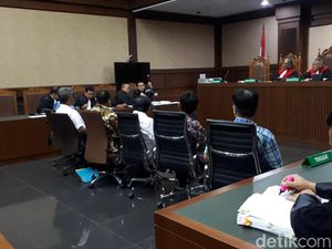 Jaksa ke Saksi: BUMN Kok Pinjam Dana ke Pembeli Gula? Jaksa ke Saksi: BUMN Kok Pinjam Dana ke Pembeli Gula?