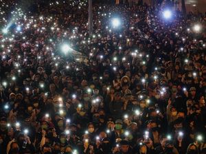 Lautan Manusia di Aksi Peringatan 6 Bulan Demo Hong Kong Lautan Manusia di Aksi Peringatan 6 Bulan Demo Hong Kong