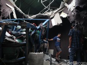 Mesin Produksi Es Kristal di Jombang Meledak, Bangunan Rusak Parah