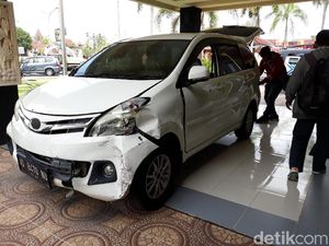 Tegang! Pengejaran Mobil Komplotan Pencuri Traktor Diwarnai Tembakan Tegang! Pengejaran Mobil Komplotan Pencuri Traktor Diwarnai Tembakan