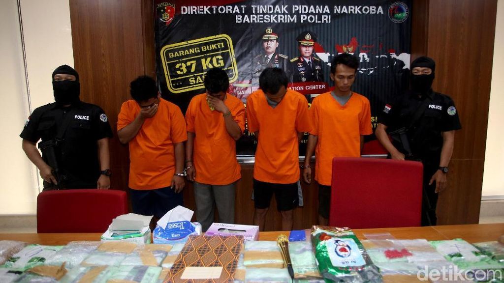 4 Pelaku Penyelundupan Sabu via Laut dari Malaysia Dibekuk Polisi