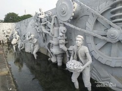 Etos Kerja Tinggi Tercermin dari Relief Taman Monas, Tahu?