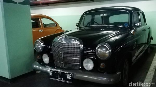 Parkiran Apartemen Tanah Abang Sesak Mobil Klasik