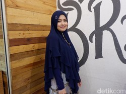 Curhat Tika Ramlan Sekeluarga Positif COVID-19, Hampir Kehilangan Sang Ibu