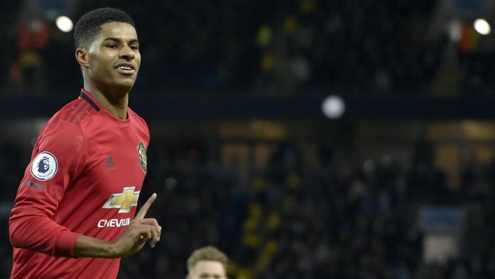 Manchester Uniteds Marcus Rashford celebrates after scoring his sides opening goal from the penalty spot during the English Premier League soccer match between Manchester City and Manchester United at Etihad stadium in Manchester, England, Saturday, Dec. 7, 2019. (AP Photo/Rui Vieira)