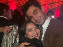 Dipeluk Reza Rahadian, Prilly Latuconsina Kok Malah Sedih?