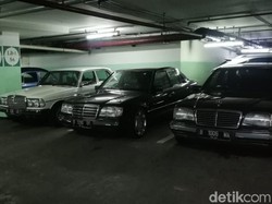 Parkiran Apartemen Tanah Abang Bagai Lantai Pameran Mobil Klasik