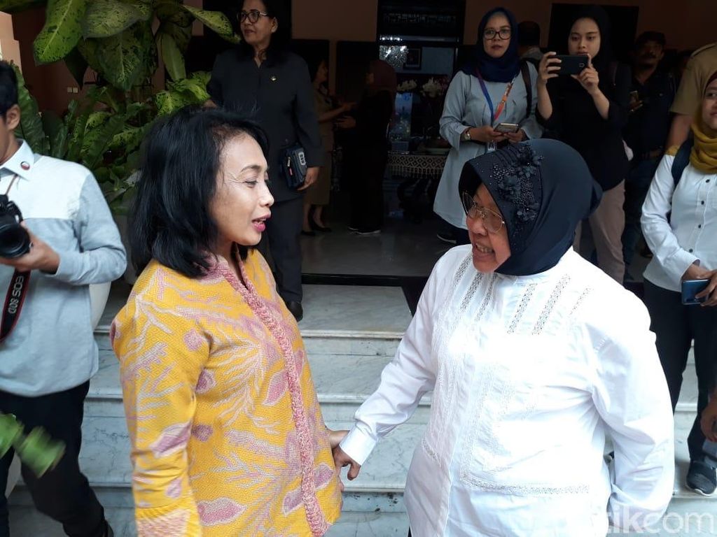 Menteri PPPA Akan Adopsi Program Risma soal Pemberdayaan Perempuan Menteri PPPA Akan Adopsi Program Risma soal Pemberdayaan Perempuan