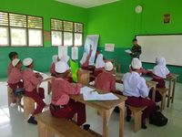 Dua Prajurit TNI Jadi Pengajar di Sekolah Pedalaman