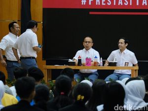 Jokowi Pangling Lihat Nadiem di Pentas Antikorupsi: Kirain Anak SMA Jokowi Pangling Lihat Nadiem di Pentas Antikorupsi: Kirain Anak SMA