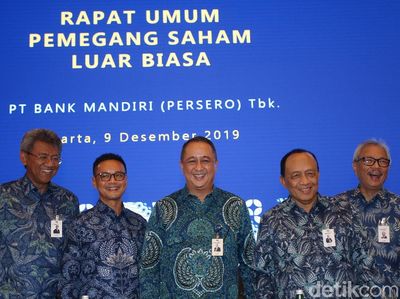 Senyum Semringah Royke Tumilaar Jadi Dirut Bank Mandiri