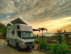 Modifikasi Truk Keliling Indonesia ala Keluarga Kusmajadi