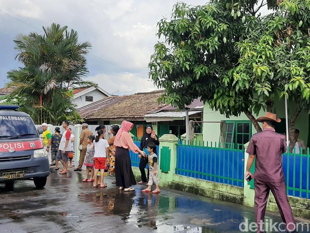 Polisi Beberkan Motif Pelaku Teror Bom di Rumah Purnawirawan TNI di Palembang Polisi Beberkan Motif Pelaku Teror Bom di Rumah Purnawirawan TNI di Palembang