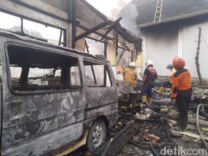 Api yang Bakar Gudang Farmasi RSUD Ploso Diduga Korsleting Listrik AC