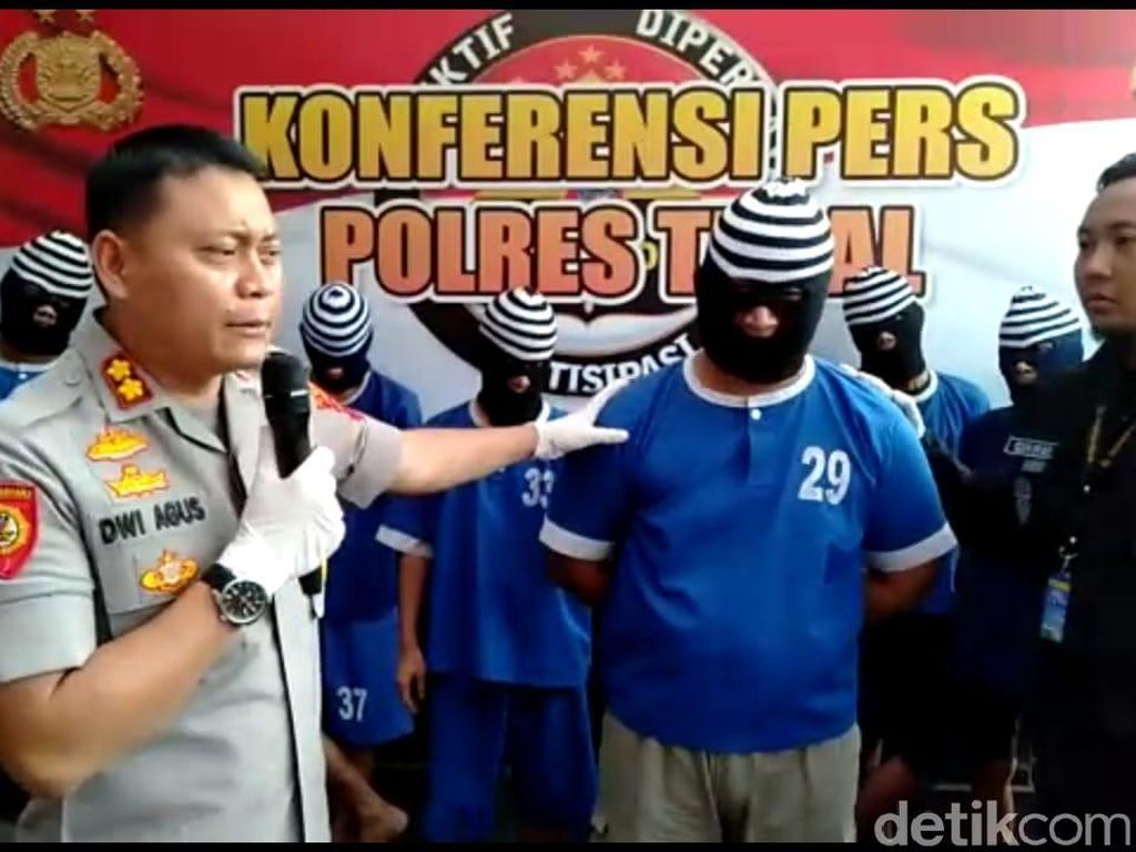 Polisi Tangkap Penggadai Belasan Mobil Rental di Tegal Polisi Tangkap Penggadai Belasan Mobil Rental di Tegal