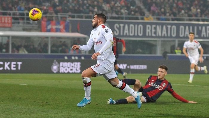 Theo Hernandez sukses menjebol gawang Bologna. Foto: Mario Carlini /Iguana Press/Getty Images Theo Hernandez sukses menjebol gawang Bologna. Foto: Mario Carlini /Iguana Press/Getty Images