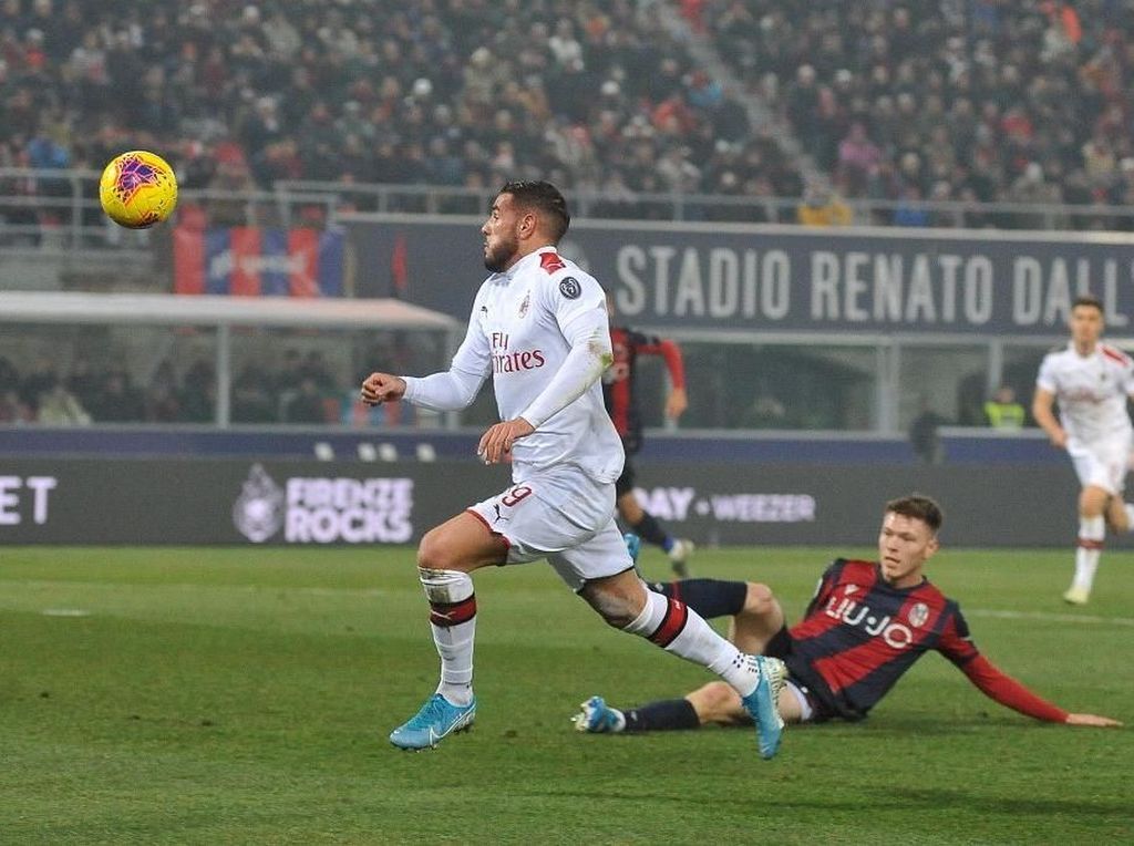 Sikat Bologna, AC Milan Tembus 10 Besar Sikat Bologna, AC Milan Tembus 10 Besar