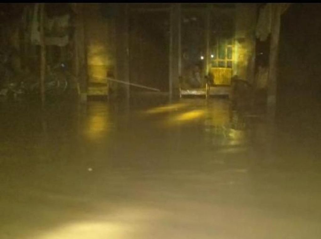 Banjir Bandang Landa Permukiman di Kudus, Saat Ini Air Sudah Surut Banjir Bandang Landa Permukiman di Kudus, Saat Ini Air Sudah Surut