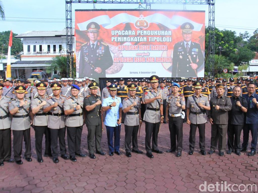 Kapolda Jabar Kukuhkan Polres Bandung Menjadi Polresta Kapolda Jabar Kukuhkan Polres Bandung Menjadi Polresta