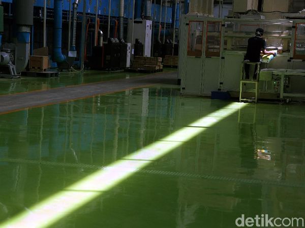Mengintip Teknologi Anyar dari Pabrik Pembalut di Karawang