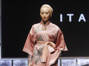 Foto: Keindahan Kain Songket di Baju Karya Itang Yunasz