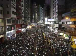 Video: Tren Aksi Damai di Hong Kong