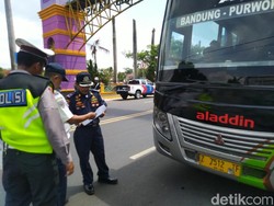 Antisipasi Mudik di Jateng-DIY: TNI-Polri Jaga Perbatasan-Rumah Karantina