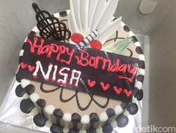 Toko Kue di Depok Tolak Tulis Happy Birthday, Bolehnya Happy Bornday