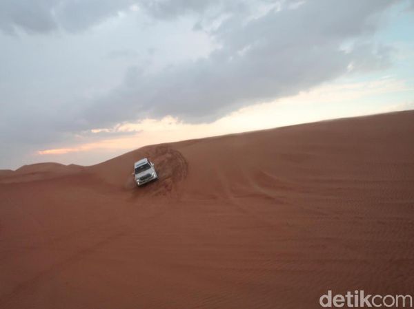 Foto Gurun Dubai dalam Safari Desert