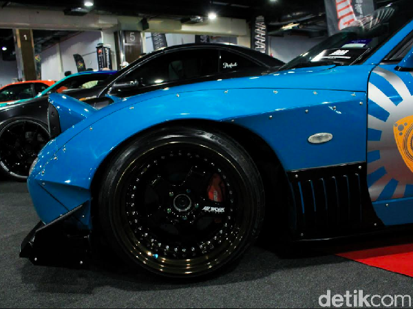 Cek Deh Modif Mazda RX-7 Ini, Keren!