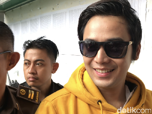Kriss Hatta Nikahi Pacar Usia 14 Tahun, LPAI: Kejahatan Terselubung! Kriss Hatta Nikahi Pacar Usia 14 Tahun, LPAI: Kejahatan Terselubung!