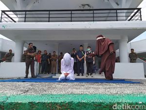 Banda Aceh Kini Punya Algojo Perempuan untuk Cambuk Napi Wanita Banda Aceh Kini Punya Algojo Perempuan untuk Cambuk Napi Wanita