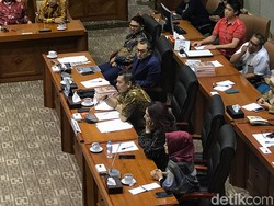 Anggota Komisi III Eva Jawab Sindiran Lebih Hargai iPhone daripada Mahasiswa