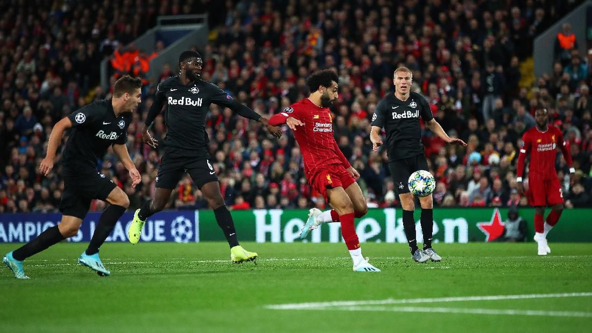 Liverpool dituntut bertahan lebih baik saat menghadapi RB Salzburg di laga penentuan kelolosan fase grup Liga Champions. (Foto: Clive Brunskill / Getty Images)