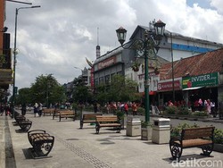 Sedih! PKL Libur Reresik Malioboro, Pengunjung Nakal Bikin Kotor